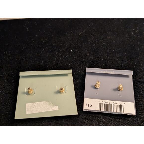 Lot of Two Vintage Black /Gold Post Pierced Earrings NWT - Picture 2 of 4